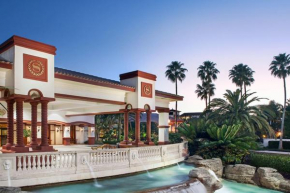 Relax after enjoying all the parks Orlando has to offer in this 1BD vacation condo